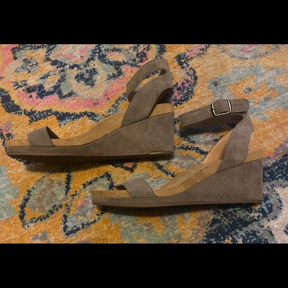 Lucky Brand woman’s wedged sandals - Picture 2 of 6